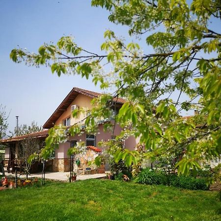 Guest House Ezerets Экстерьер фото